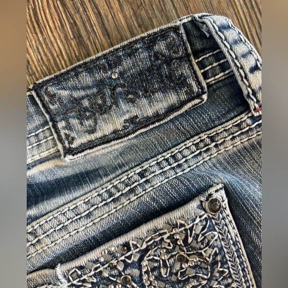 Hydraulic Bailey Blue Jean Capris Size 16 Distressed Embroidered Embellished Y2K - Picture 10 of 16